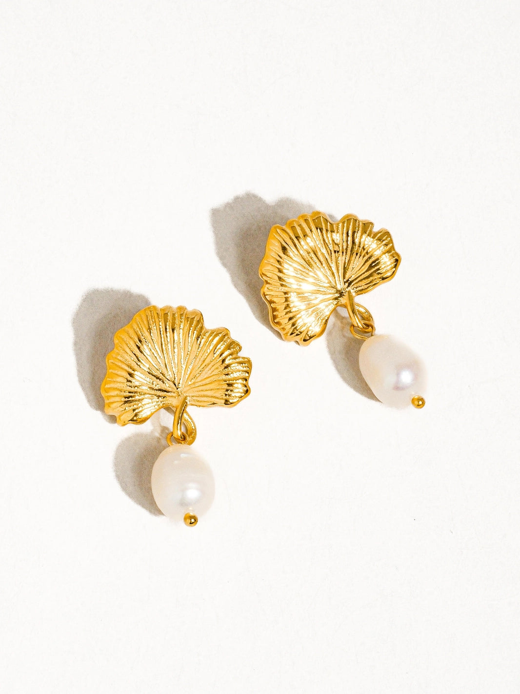 Beatrice Earrings - GOLD/PEARL
