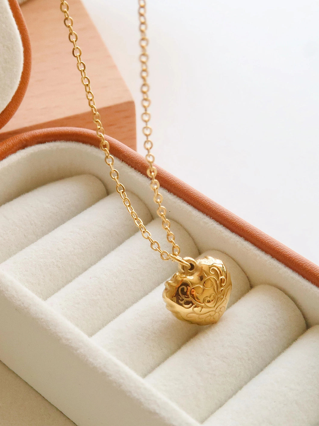 Josie Vintage Pendant Necklace - GOLD