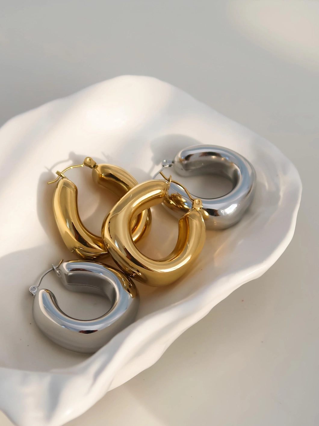 Hunter U-Hoop Earrings - SILVER