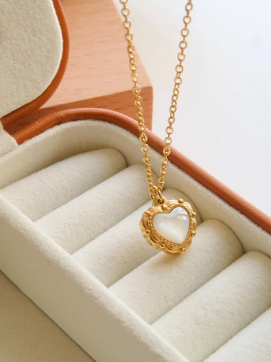 Josie Vintage Pendant Necklace - GOLD
